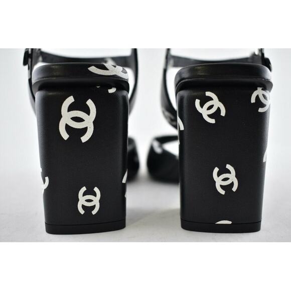 Chanel 22S Black White Print Lambskin CC Logo Ankle Strap Block Heel Sandal 38.5 - Picture 10 of 10